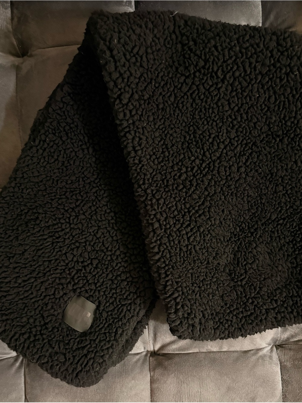 UGG Women Black Sherpa Scarf - Picture 3 of 8